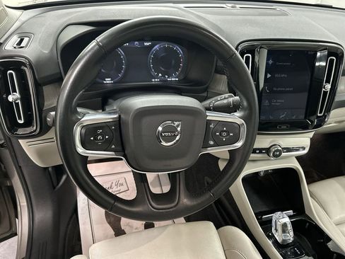 Used 2021 Volvo XC40 T5 Inscription w/ Advanced Package image 4