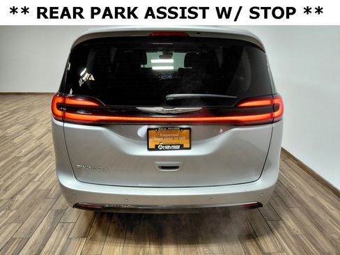 Certified 2024 Chrysler Pacifica Touring-L image 6