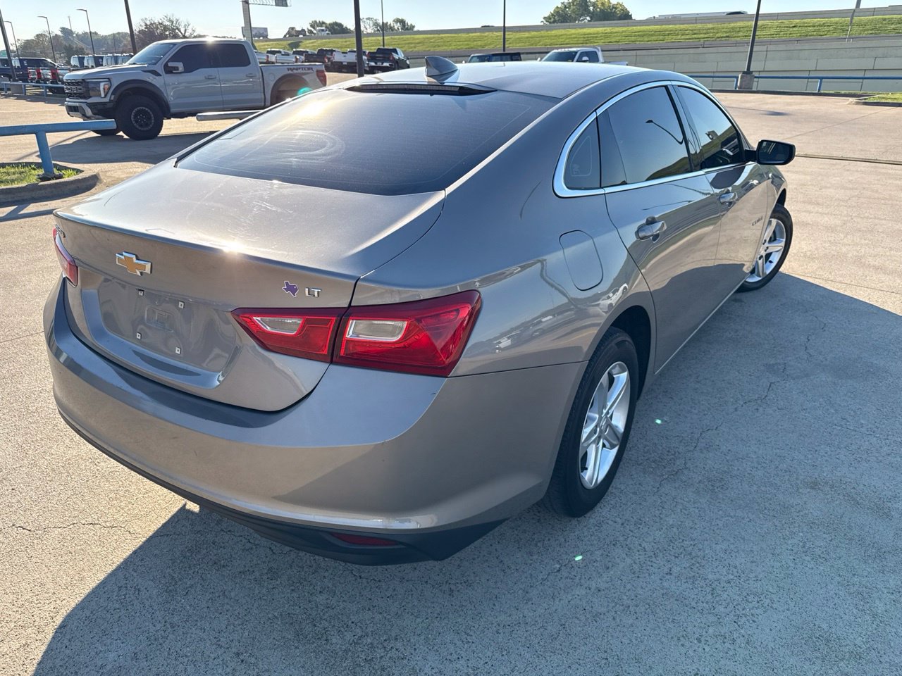 Used 2023 Chevrolet Malibu LT FWD image 11