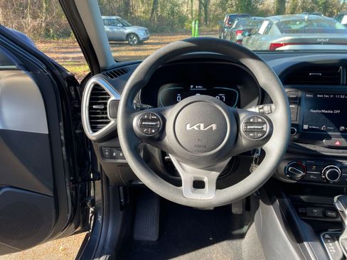 Used 2025 Kia Soul LX w/ LX Technology Package image 28