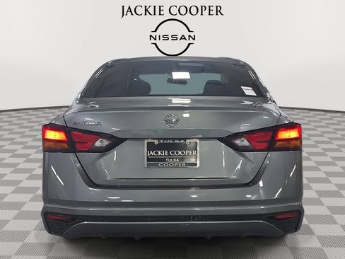 Used 2022 Nissan Altima 2.5 S FWD image 6