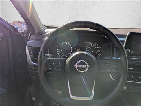 Used 2023 Nissan Rogue SV image 19