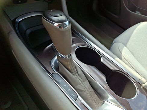 Used 2016 Chevrolet Malibu LT image 14