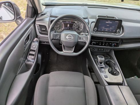 Used 2025 Nissan Rogue S FWD image 15