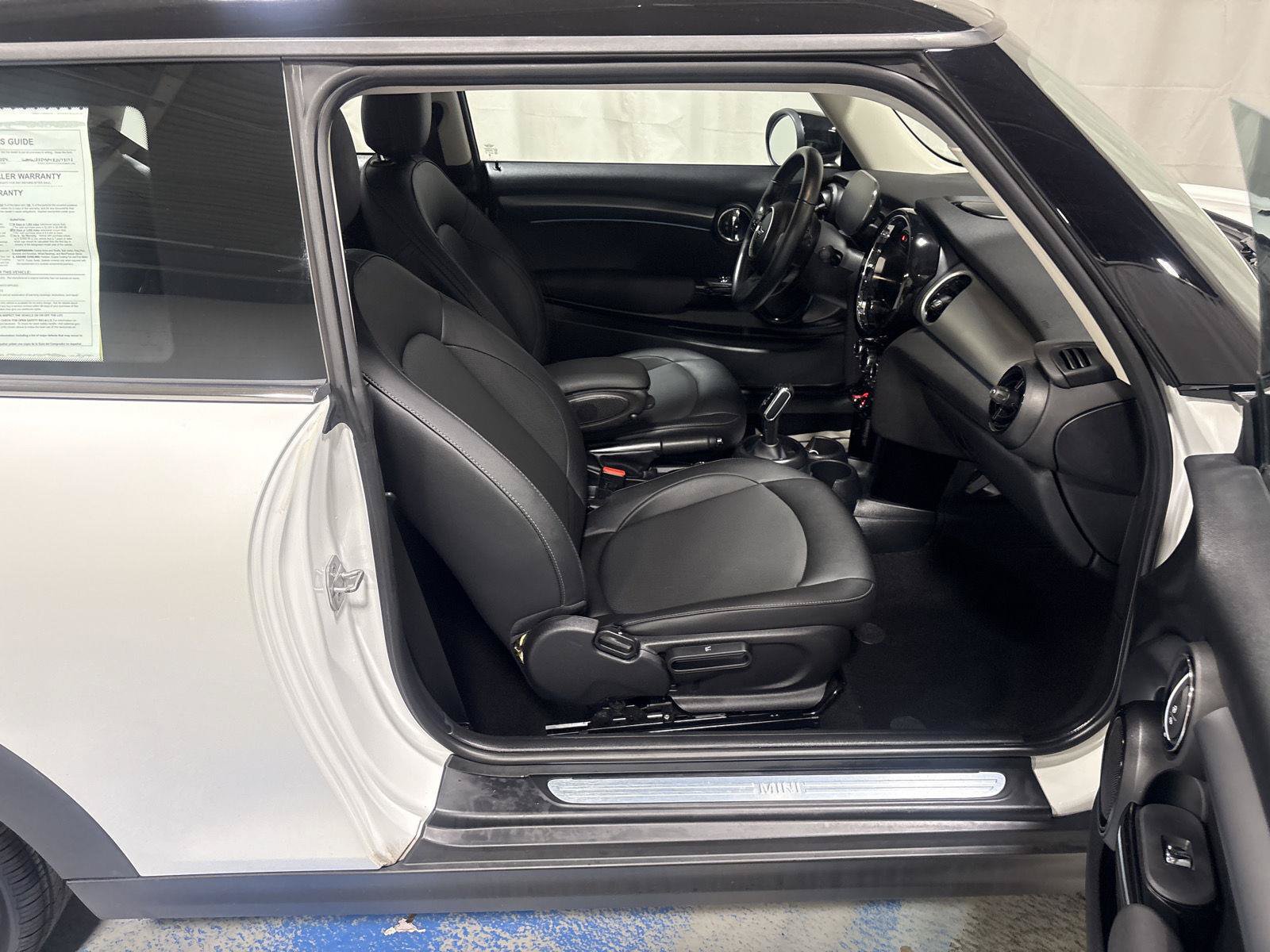 Used 2024 MINI Cooper 2-Door Hardtop FWD image 8
