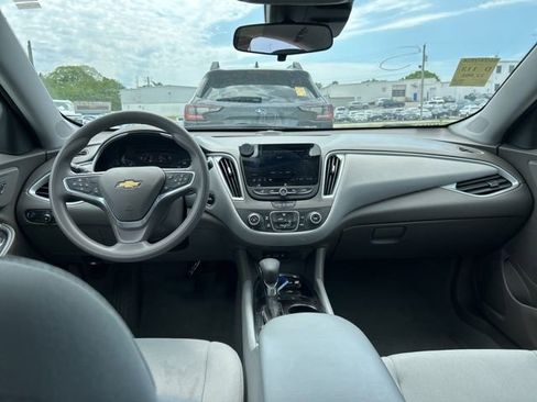 Used 2022 Chevrolet Malibu LS w/ Driver Confidence Package II FWD image 5