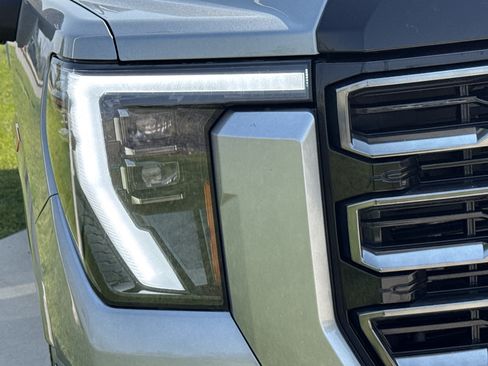 Used 2024 GMC Sierra 2500 AT4 w/ AT4 Premium Plus Package AWD/4WD image 11