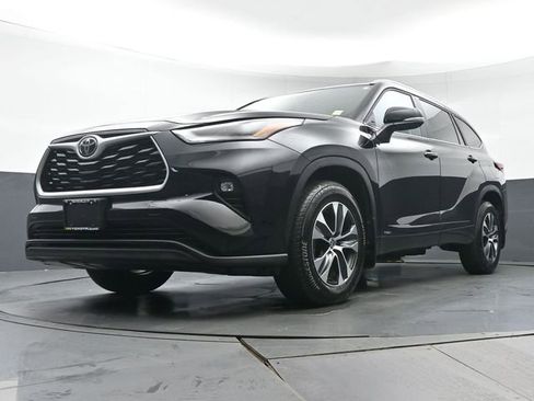 Certified 2026 Toyota Highlander XLE w/ Protection Package #3 (TMS) AWD/4WD image 32
