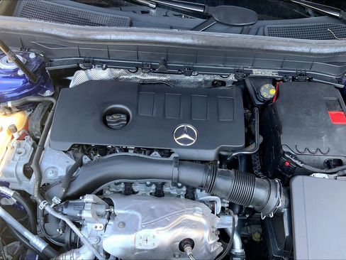 Used 2021 Mercedes-Benz GLB 250 4MATIC image 31
