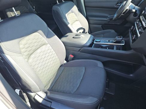 Used 2023 Nissan Pathfinder SV w/ SV Premium Package image 18