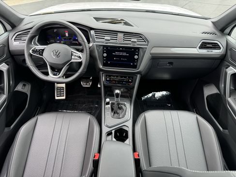 Certified 2024 Volkswagen Tiguan SE R-Line FWD image 31