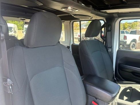 Used 2022 Jeep Wrangler Unlimited Sport AWD/4WD image 17
