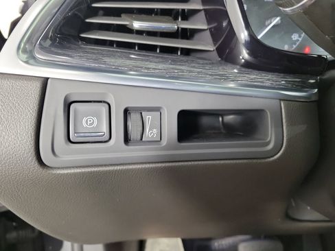 Certified 2023 Cadillac XT5 Premium Luxury AWD/4WD image 32