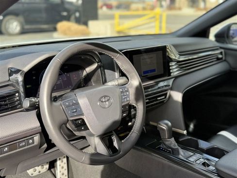 Used 2025 Toyota Camry SE image 18