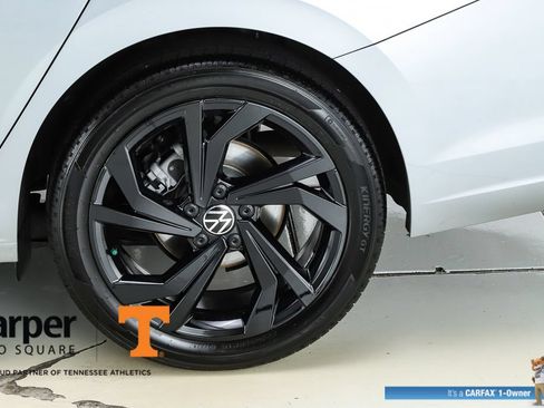 Used 2025 Volkswagen Jetta SE w/ Sunroof Package FWD image 6