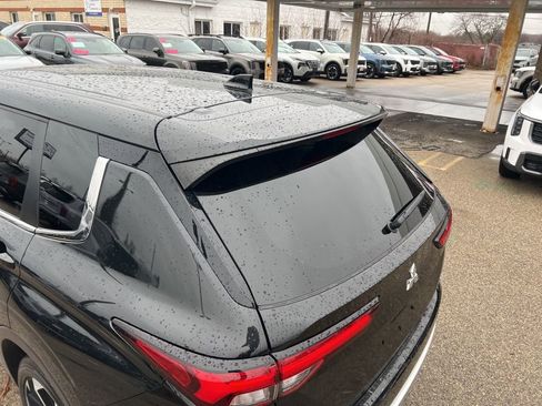 Used 2024 Mitsubishi Outlander SE image 37