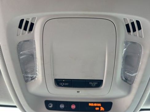 Used 2025 Buick Envision Preferred image 30