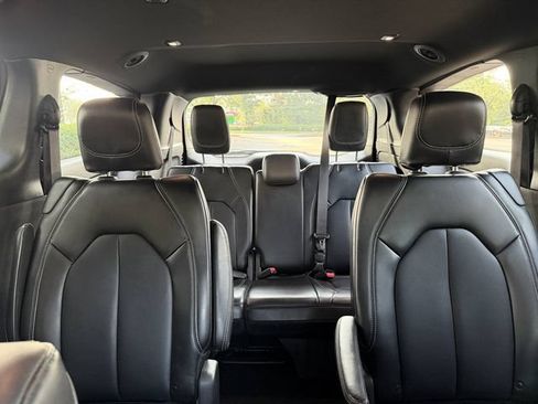 Used 2025 Chrysler Pacifica Select FWD image 33