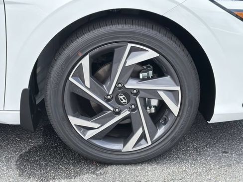 New 2026 Hyundai Elantra Limited FWD image 11