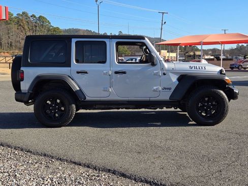 Used 2023 Jeep Wrangler Unlimited image 6