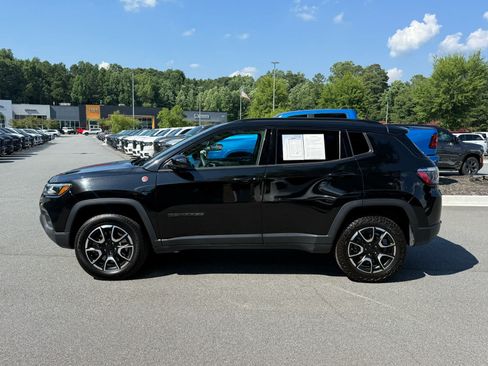 Used 2024 Jeep Compass Trailhawk AWD/4WD image 2