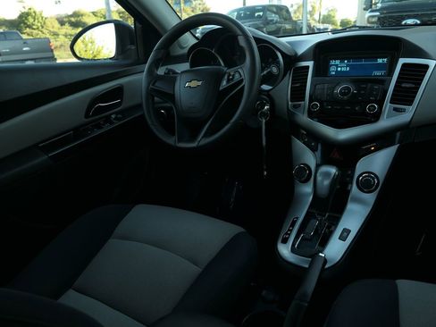 Used 2014 Chevrolet Cruze LS image 24
