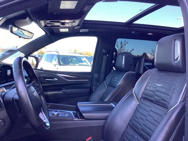 Used 2024 Cadillac Escalade Sport Platinum w/ LPO, ONYX Package AWD/4WD image 35