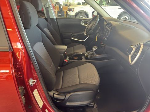 Used 2024 Kia Soul LX w/ Option Group 015 FWD image 17