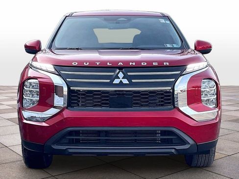 Used 2025 Mitsubishi Outlander ES image 3