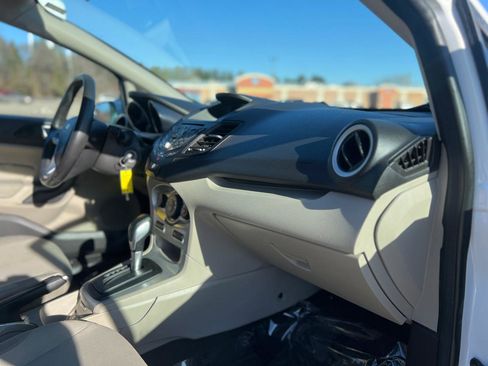 Used 2015 Ford Fiesta SE image 35