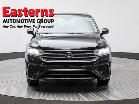 Used 2023 Volkswagen Tiguan SE image 2