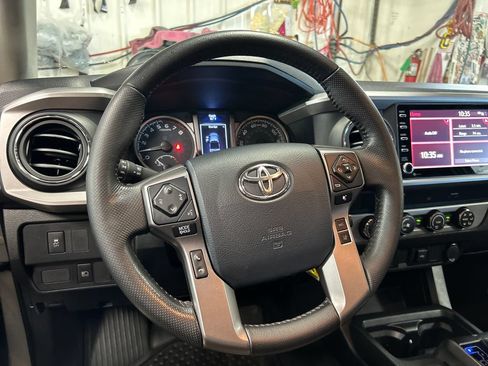 Certified 2020 Toyota Tacoma SR5 w/ SR5 Appearance Package (SM) AWD/4WD image 19