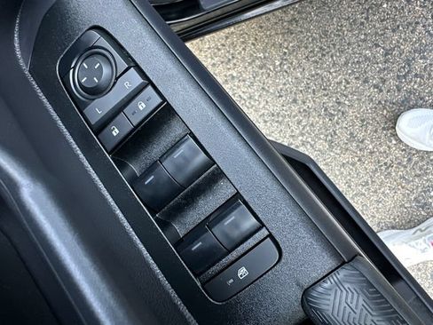 Certified 2025 Toyota 4Runner SR5 AWD/4WD image 30