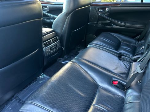 Used 2011 Lexus LX 570 4WD image 28