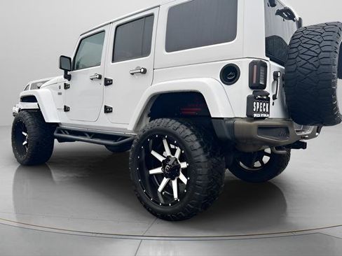 Used 2016 Jeep Wrangler Unlimited Sahara image 3