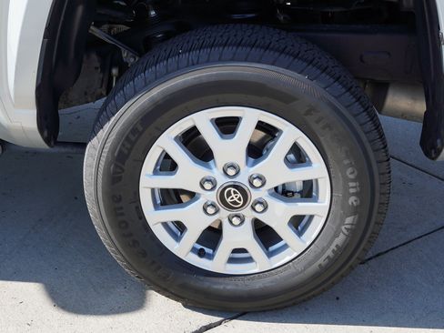 Certified 2025 Toyota Tacoma SR5 AWD/4WD image 13