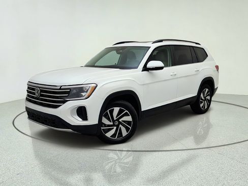 Used 2024 Volkswagen Atlas SE w/ Panoramic Sunroof Package FWD image 1
