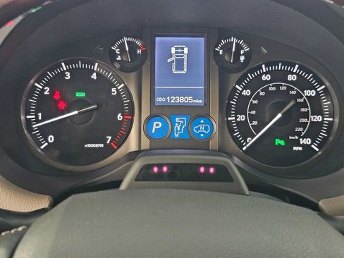 Used 2018 Lexus GX 460 Luxury AWD/4WD image 25