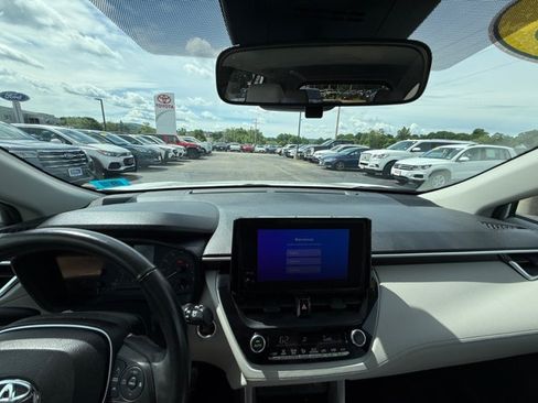 Used 2023 Toyota Corolla Cross LE w/ Moonroof Package AWD/4WD image 2