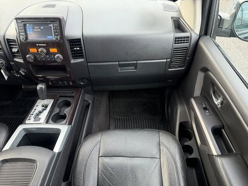 Used 2015 Nissan Titan SL image 19