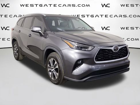 Used 2023 Toyota Highlander XLE FWD image 45