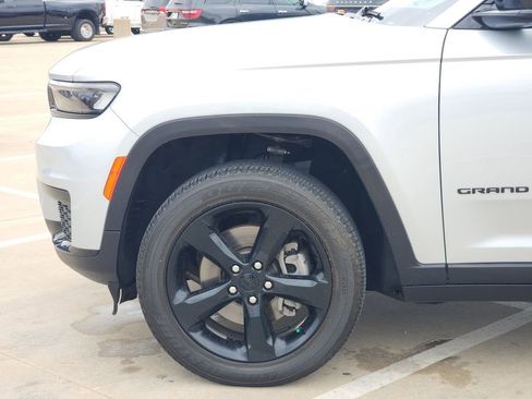 Used 2024 Jeep Grand Cherokee L Altitude image 8