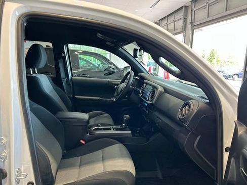 Used 2023 Toyota Tacoma TRD Off-Road w/ Technology Package AWD/4WD image 15