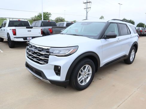 New 2026 Ford Explorer Active w/ Active Comfort Package RWD image 11
