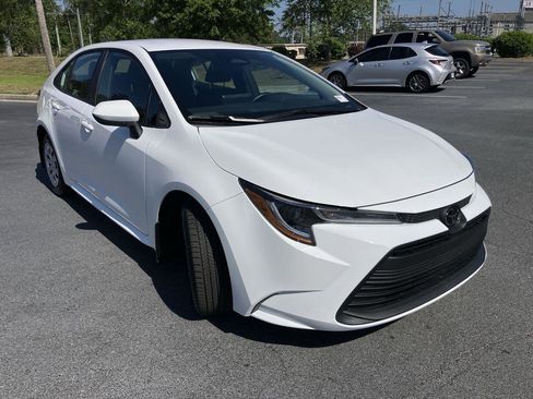 Used 2025 Toyota Corolla LE image 7