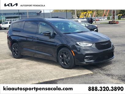 Used 2024 Chrysler Pacifica Premium