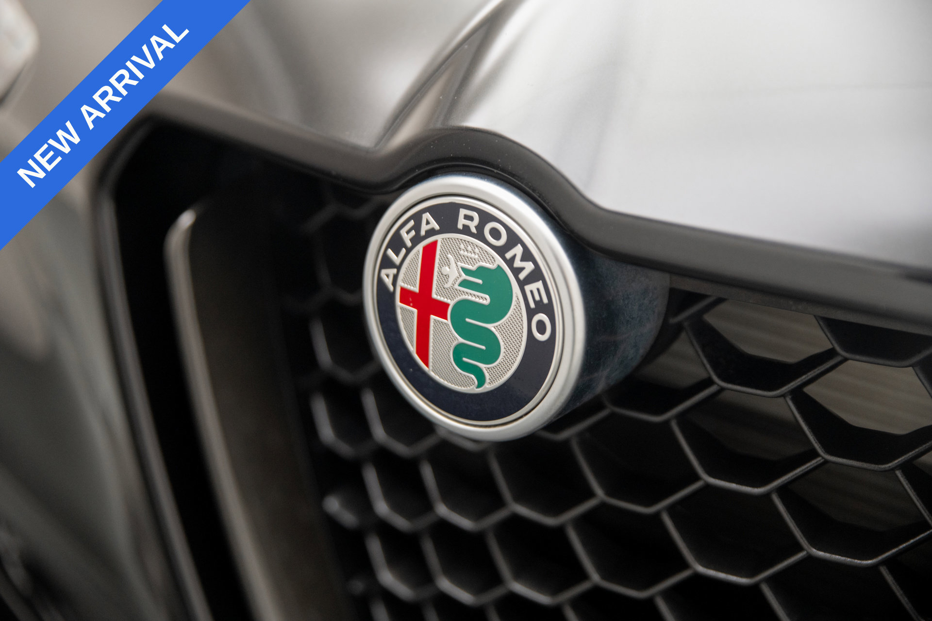 Used 2023 Alfa Romeo Stelvio Veloce AWD/4WD image 45