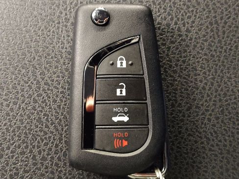 Used 2022 Toyota Camry SE image 32