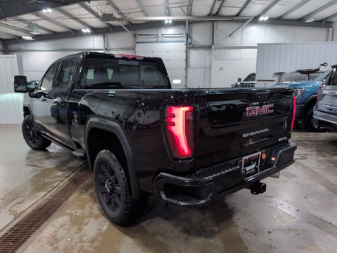Used 2025 GMC Sierra 2500 AT4 w/ AT4 Premium Plus Package image 4