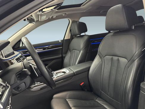 Used 2021 BMW 740i image 5